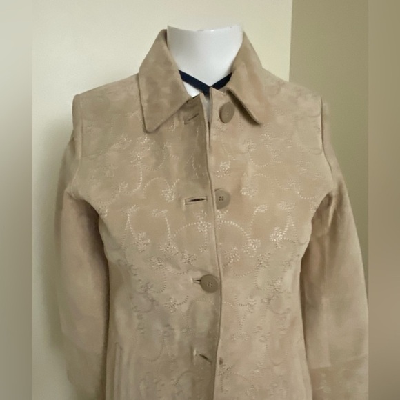 Elegant Beige Women's genuine suede Jacket . Looks like new! - Picture 2 of 4